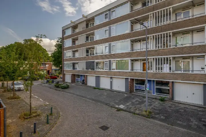 Apartment for sale: Swiftstraat 18, Lombardijen Rotterdam