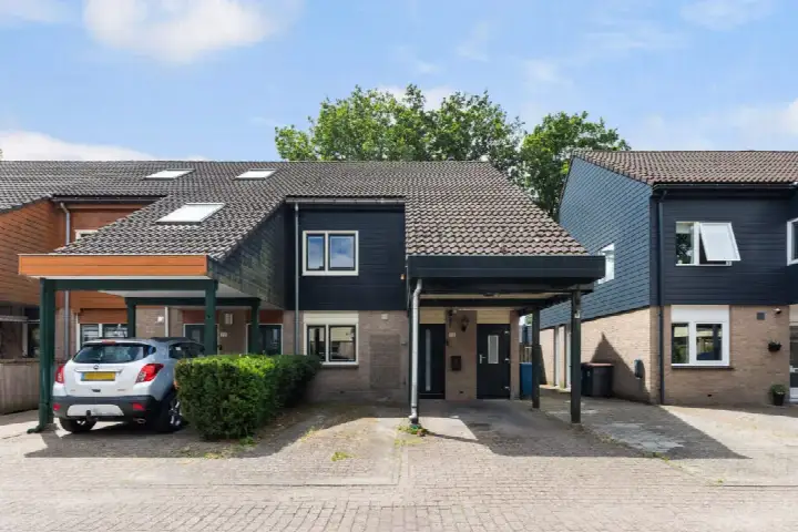 Corner house for sale: Swiftstraat 20, Driehuizen Apeldoorn