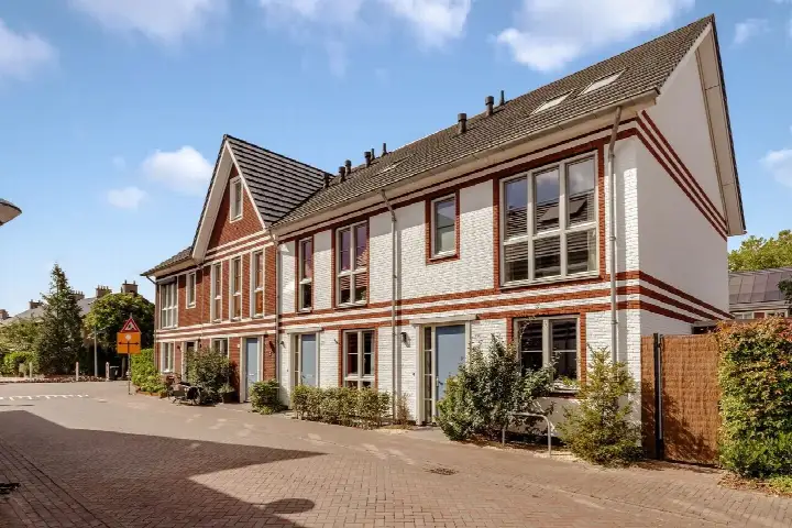 Corner house for sale: 't Hardestraat 29, Industriewijk 't Plaveen Huizen