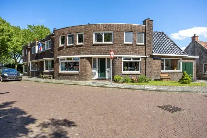 Corner house for sale: T P Oosterhoffstraat 2, Oldehove Oldehove
