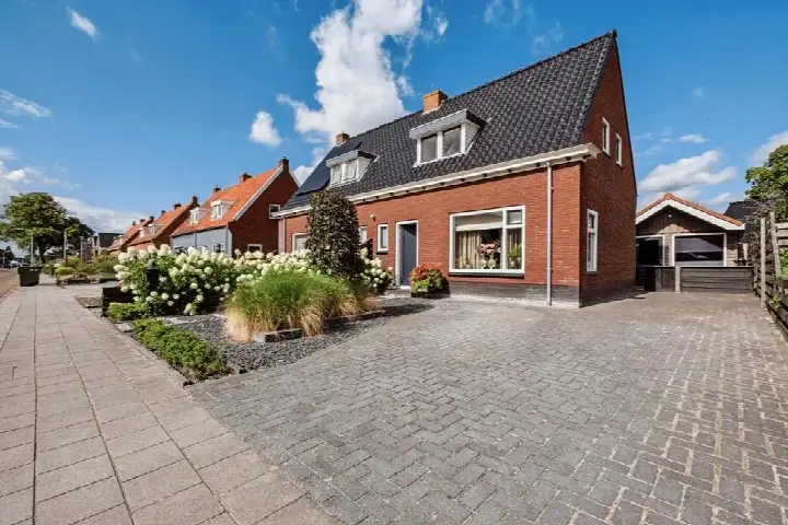 Twee-onder-één-kap te koop: Taeke Schuilengalaan 77, Surhuisterveen Surhuisterveen