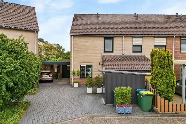 Corner house for sale: Tamboer 147, Heidestein Heelsum