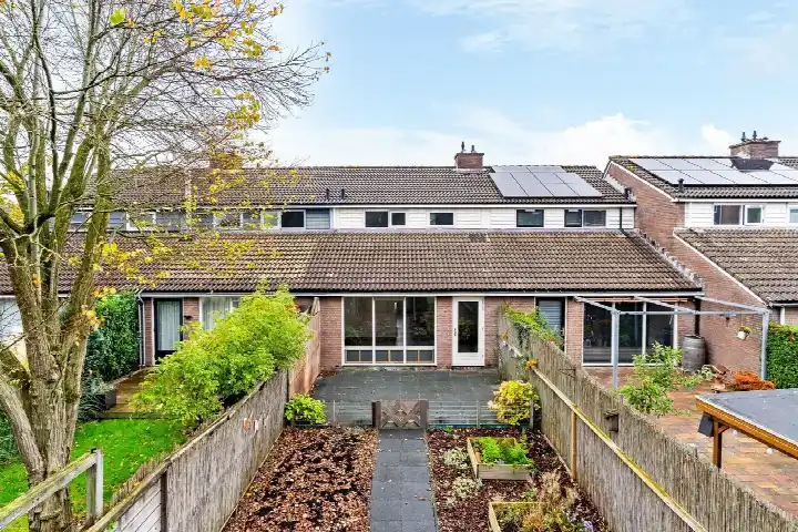 Terraced house for sale: Taniaburg 10, Camminghaburen-Midden Leeuwarden