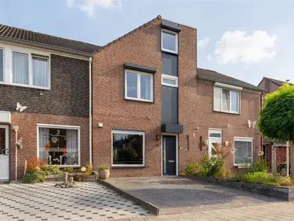 Tussenwoning te koop: Tarwehof 13, Giezenveld Heerlen