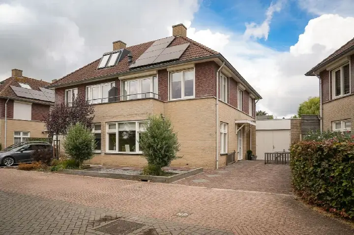 Semi-detached for sale: Taxhof 8, Aalburg Wijk En Aalburg