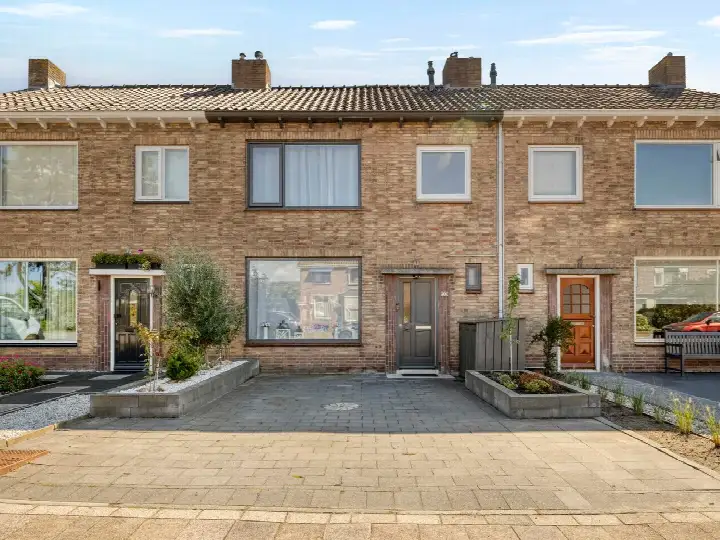 Terraced house for sale: Ten Ankerweg 5, Tholen Tholen