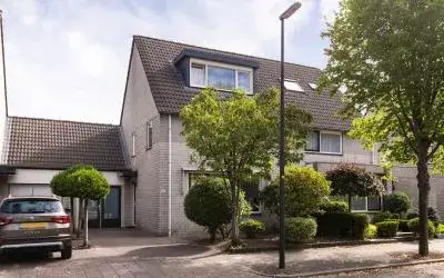 Terraced house for sale: Tenderlaan 34, Brummelhof Apeldoorn