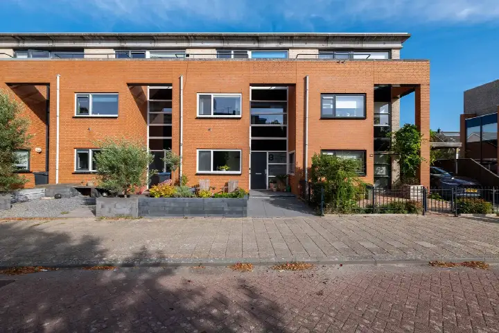 Tussenwoning te koop: Ter Doestweide 8, Altena Hellevoetsluis