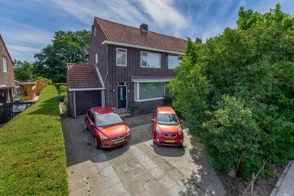 Corner house for sale: Terbregseweg 123, Terbregge Rotterdam