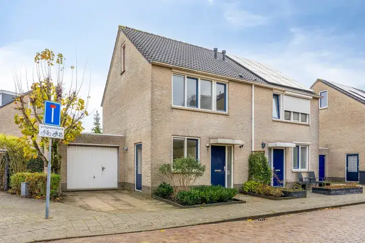 Corner house for sale: Teresastraat 12, Erasmuswijk Middelburg