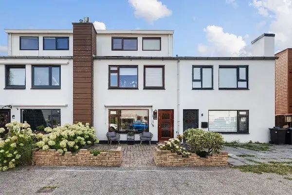 Terraced house for sale: Ternatestraat 16, Indische Buurt Vlaardingen