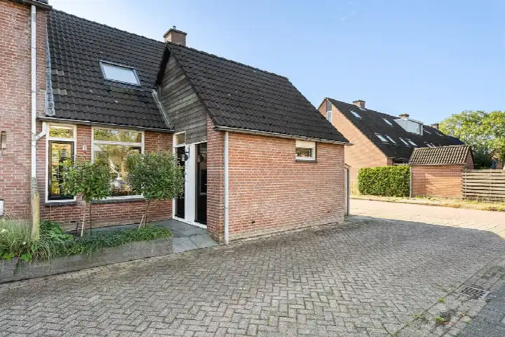 Corner house for sale: Tesjeslaan 10, Westenholte-Stins Zwolle