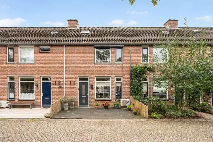 Terraced house for sale: Tesjeslaan 18, Westenholte-Stins Zwolle