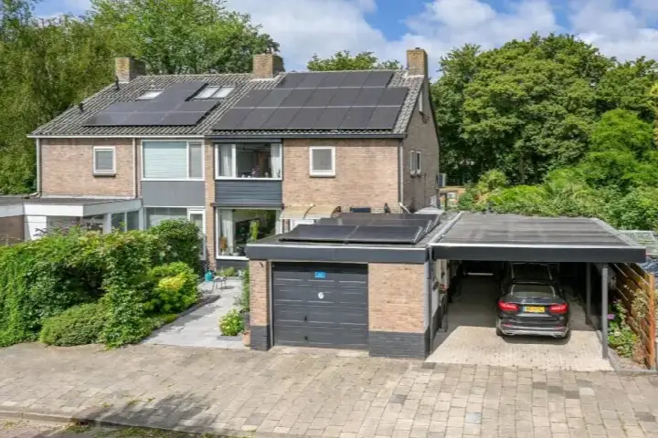 Twee-onder-één-kap te koop: Tesselschadelaan 42, Zijdelwaard Uithoorn