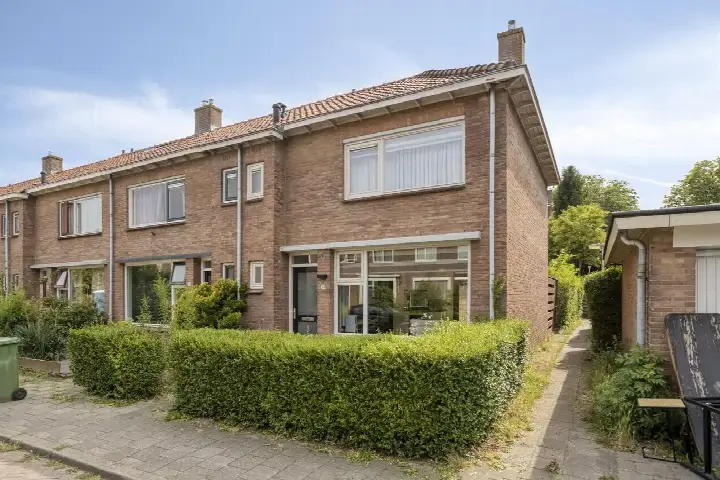 Hoekwoning te koop: Tesselschadestraat 39, Schrijversbuurt Deventer