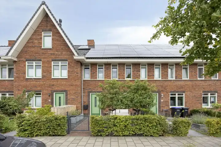 Terraced house for sale: Theophile de Bockstraat 61, Breitnerstraat en omgeving Dordrecht