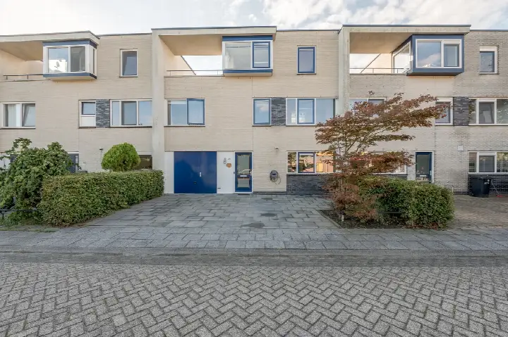 Terraced house for sale: Thérèse Schwartzestraat 48, Tussen de Vaarten Z.- Noordoost Almere