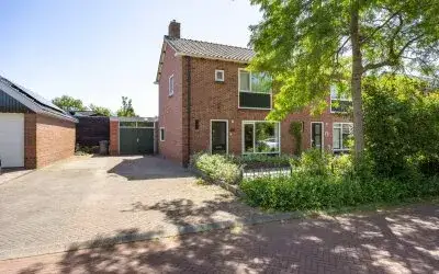 Twee-onder-één-kap te koop: Thomas van de Dijkweg 2, Zuidhorn Zuidhorn