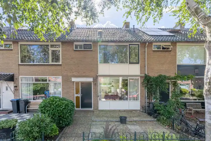 Terraced house for sale: Thorbeckelaan 10, Staatsliedenbuurt Hillegom