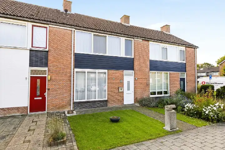 Terraced house for sale: Thorbeckelaan 11, Kern Axel Axel