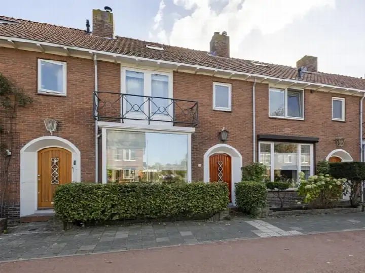 Corner house for sale: Thorbeckelaan 31, Winklerplein-Noord Sliedrecht