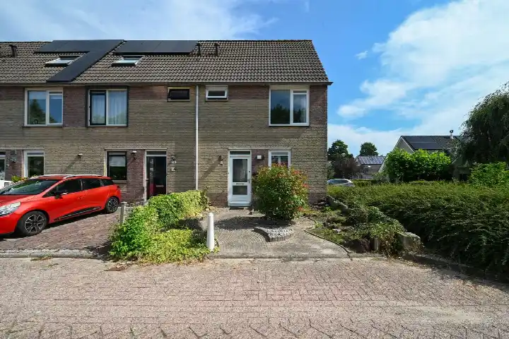 Corner house for sale: Timotheegras 22, de Maricken-Veenzijde Wilnis