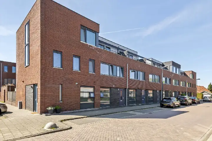 Tussenwoning te koop: Tinnegieter 16, Sterrebos Tiel