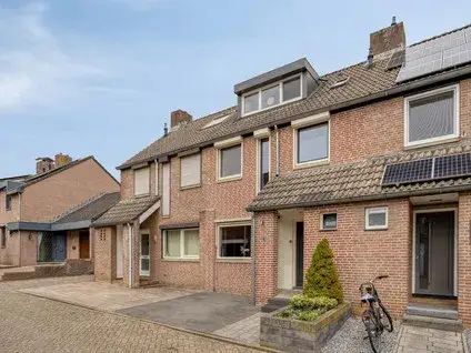 Tussenwoning te koop: Titanenhof 8, Daalhof Maastricht