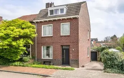 Twee-onder-één-kap te koop: Titus Brandsmastraat 58, Merkelbeekerdal Brunssum