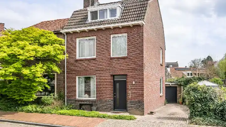 Twee-onder-één-kap te koop: Titus Brandsmastraat 58, Merkelbeekerdal Brunssum
