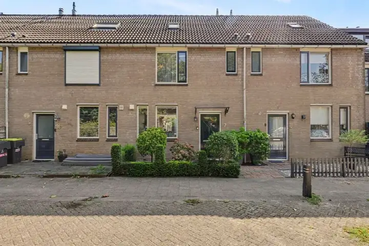 Terraced house for sale: Tjalk 7, Oud-Beijerland Zoomwijck Oud-Beijerland