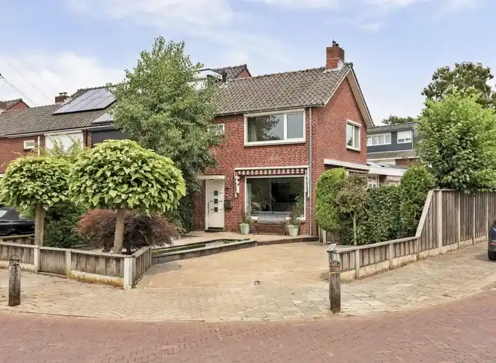 Corner house for sale: Toekomststraat 207, Tubantia-Toekomst Enschede