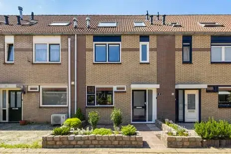 Tussenwoning te koop: Toernooiveld 8, Oostvoorne Oostvoorne
