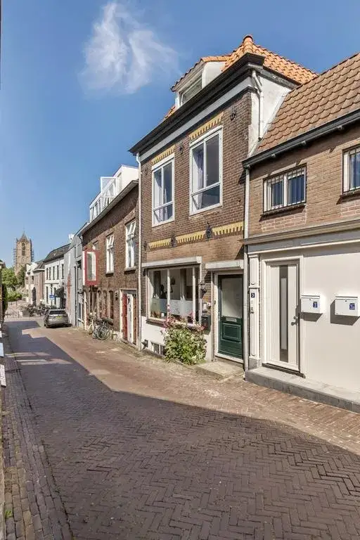 Tussenwoning te koop: Tolhuiswal 1, Binnenstad Tiel