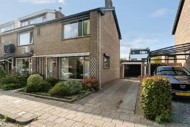 Corner house for sale: Tollensstraat 33, Dichtersbuurt Zoetermeer