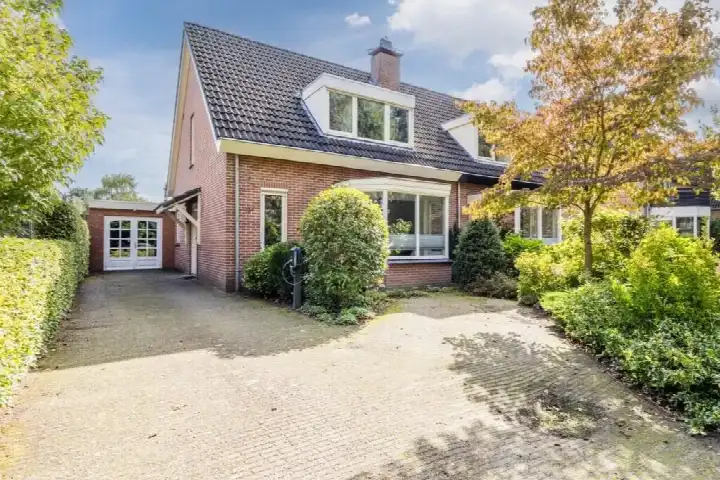 Twee-onder-één-kap te koop: Tolschestraat 13A, Nieuw Velp Velp