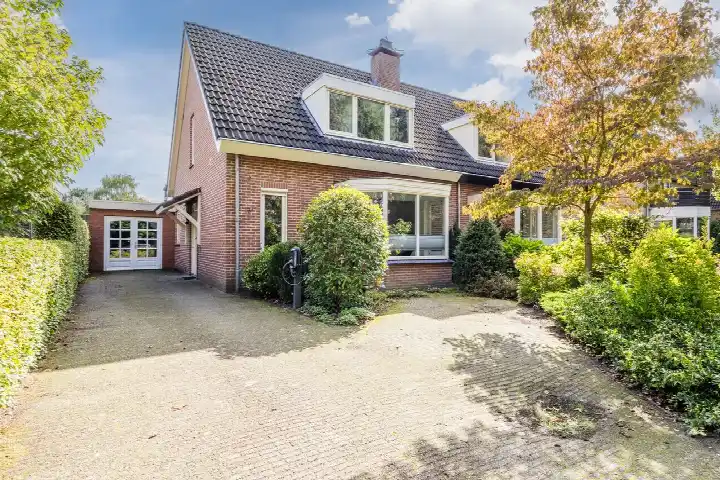 Twee-onder-één-kap te koop: Tolschestraat 13A, Nieuw Velp Velp (Nb)