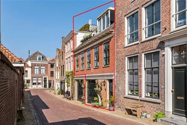 Tussenwoning te koop: Tolsteeg 11, Benedenstad Gorinchem