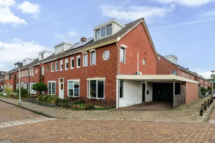 Corner house for sale: Tomatenstraat 17, Stevenfenne Enschede