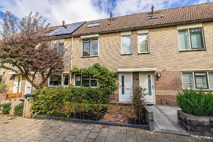Terraced house for sale: Tongelaer 8, Kastelenbuurt Hillegom