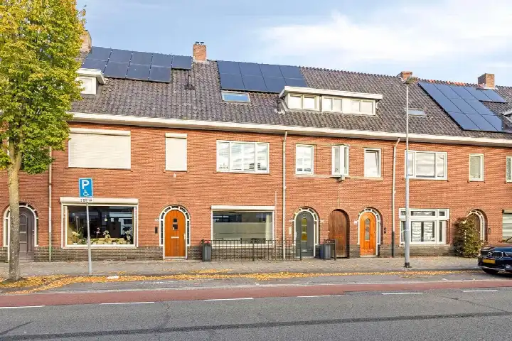 Corner house for sale: Tongelresestraat 155, Villapark Eindhoven