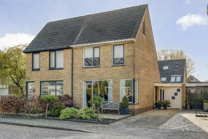 Tussenwoning te koop: Toon Slurinkhof 36, Hagenbroek Kampen