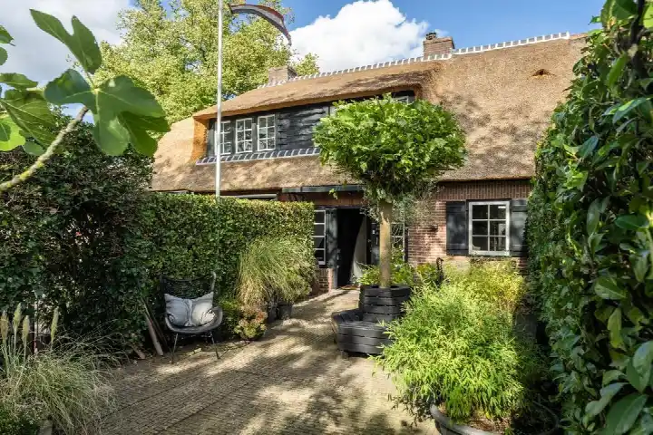 Tussenwoning te koop: Torenlaan 26A, Laren-Centrum Laren
