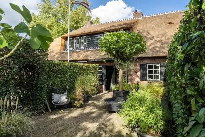 Tussenwoning te koop: Torenlaan 26A, Laren-Centrum Laren (Nh)
