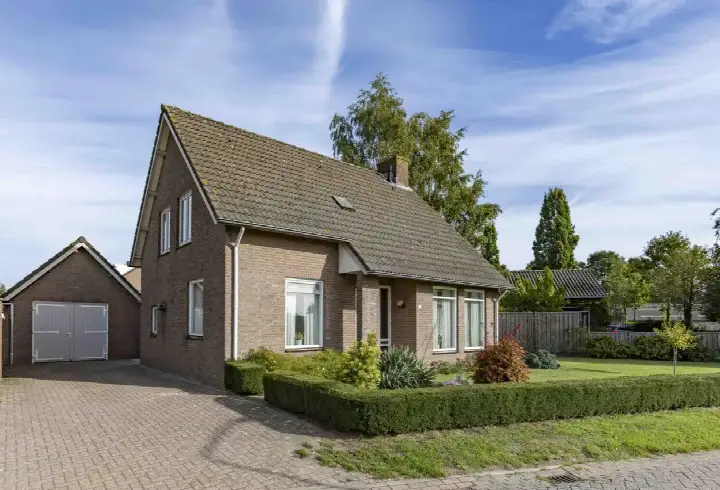 Vrijstaande woning te koop: Torenstraat 15, Dorp Haaren Haaren