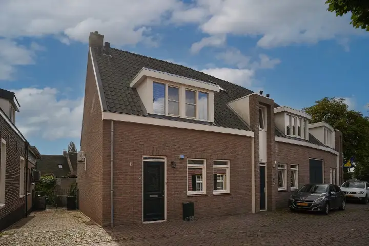 Corner house for sale: Torenstraat 45, Heukelum Oude Kern Heukelum