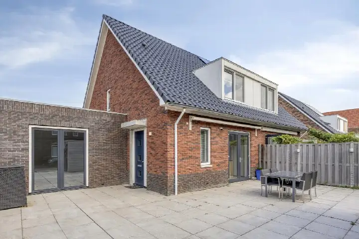 Terraced house for sale: Touwslagerlaan 25, Centrum Aalsmeer