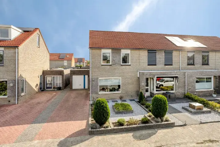 Corner house for sale: Trêd 77, Zwetteplan Sneek
