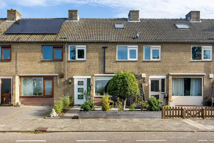 Terraced house for sale: Troelstralaan 5, Zwanenburg Zuidoost Zwanenburg