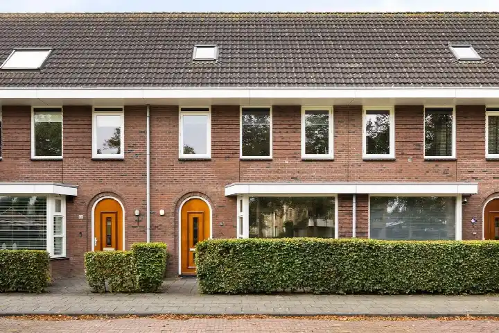 Tussenwoning te koop: Troelstraplein 64, Staatsliedenbuurt Meppel